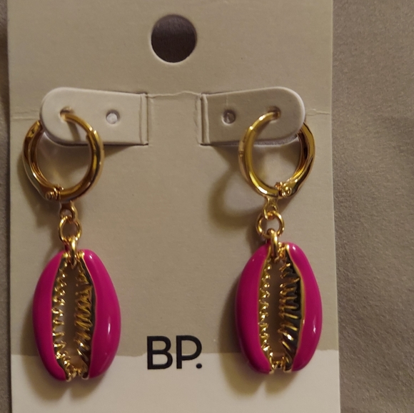 Pink Cowrie drop earrings - Picture 2 of 3